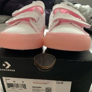 converse toddlers size 5 NIB